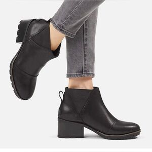SOREL Black Leather Cate Chelsea Ankle Boots size 8